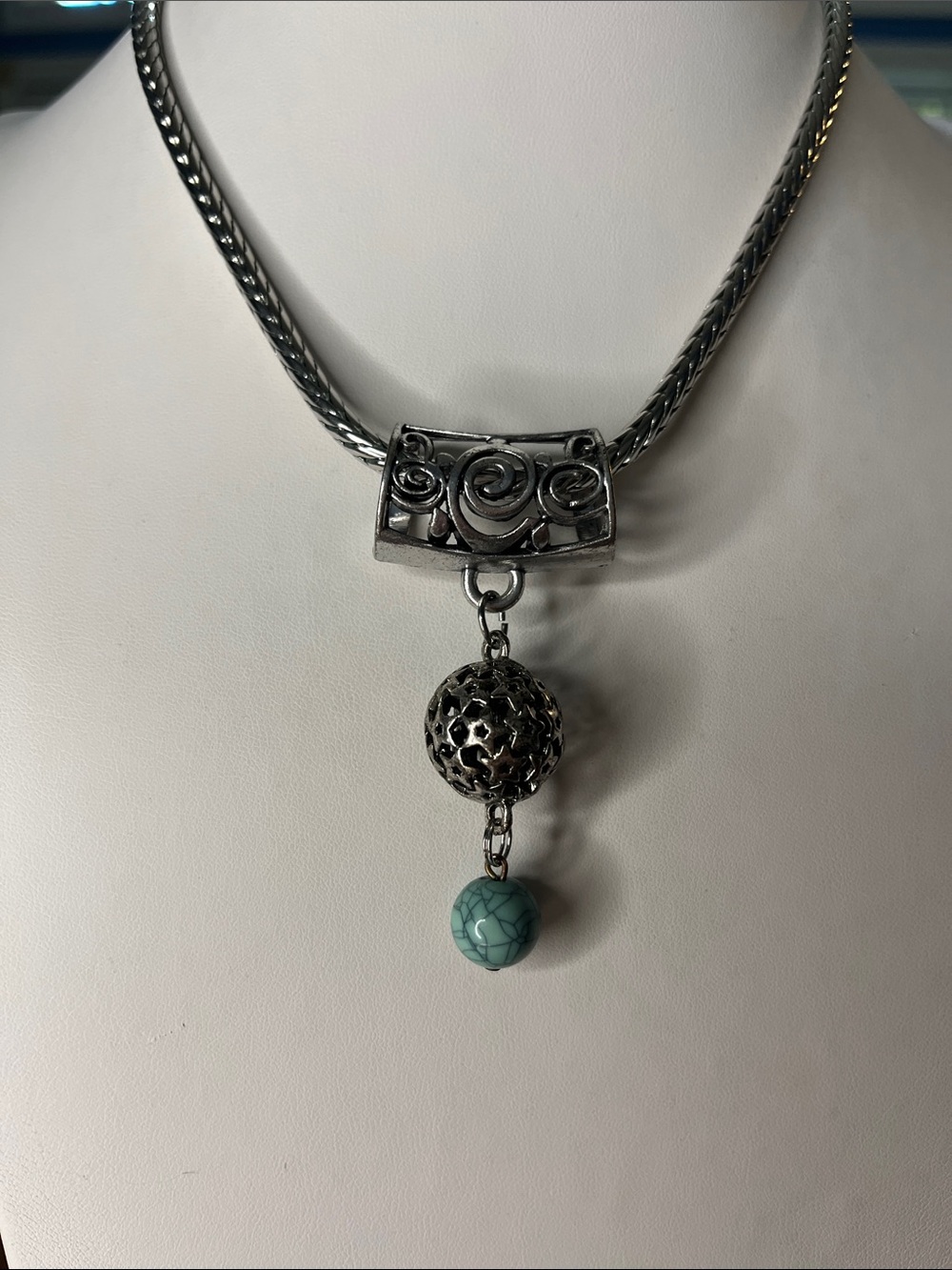 Silver-Tone Pendant Necklace with Turquoise Beadik